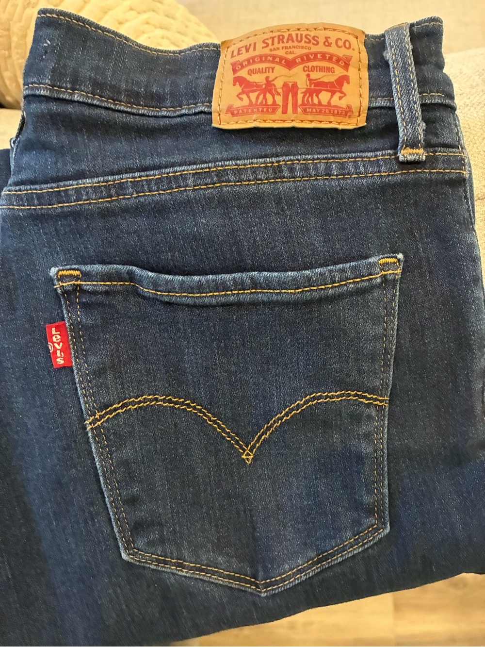 Levi’s 724 High Rise Straight Jeans – Size 29